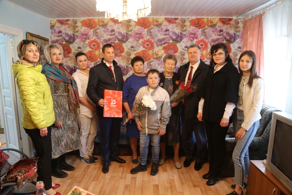 В Белгородском районе в Год памяти и славы труженикам тыла вручают юбилейные медали